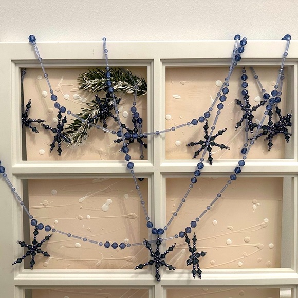 Christmas Garland - Picture 7 of 13